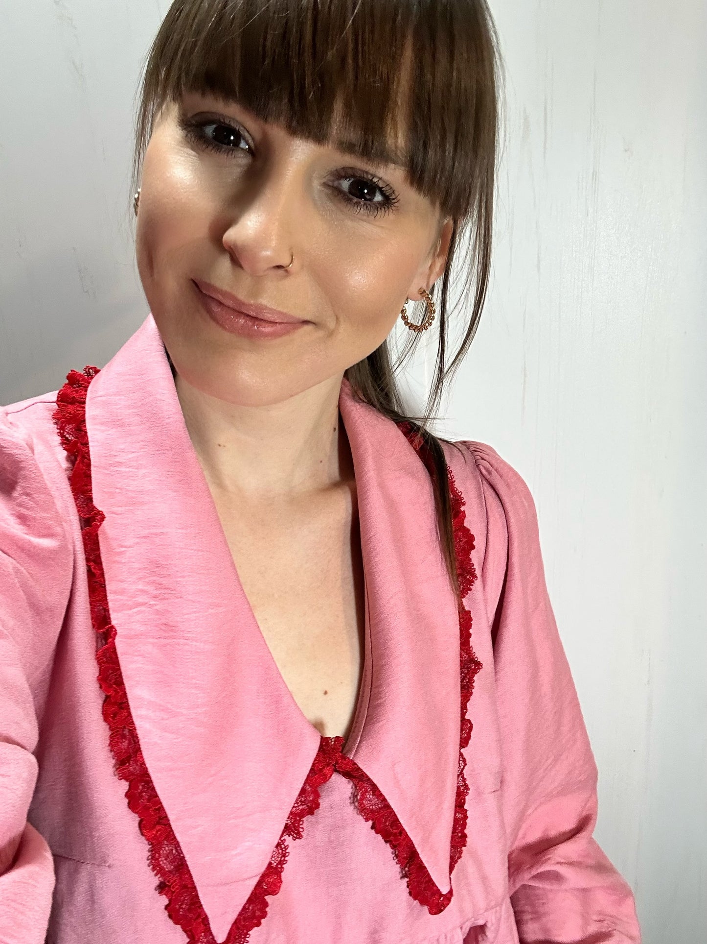 Bluzka Rubi Rose z ozdobam kołnierzem