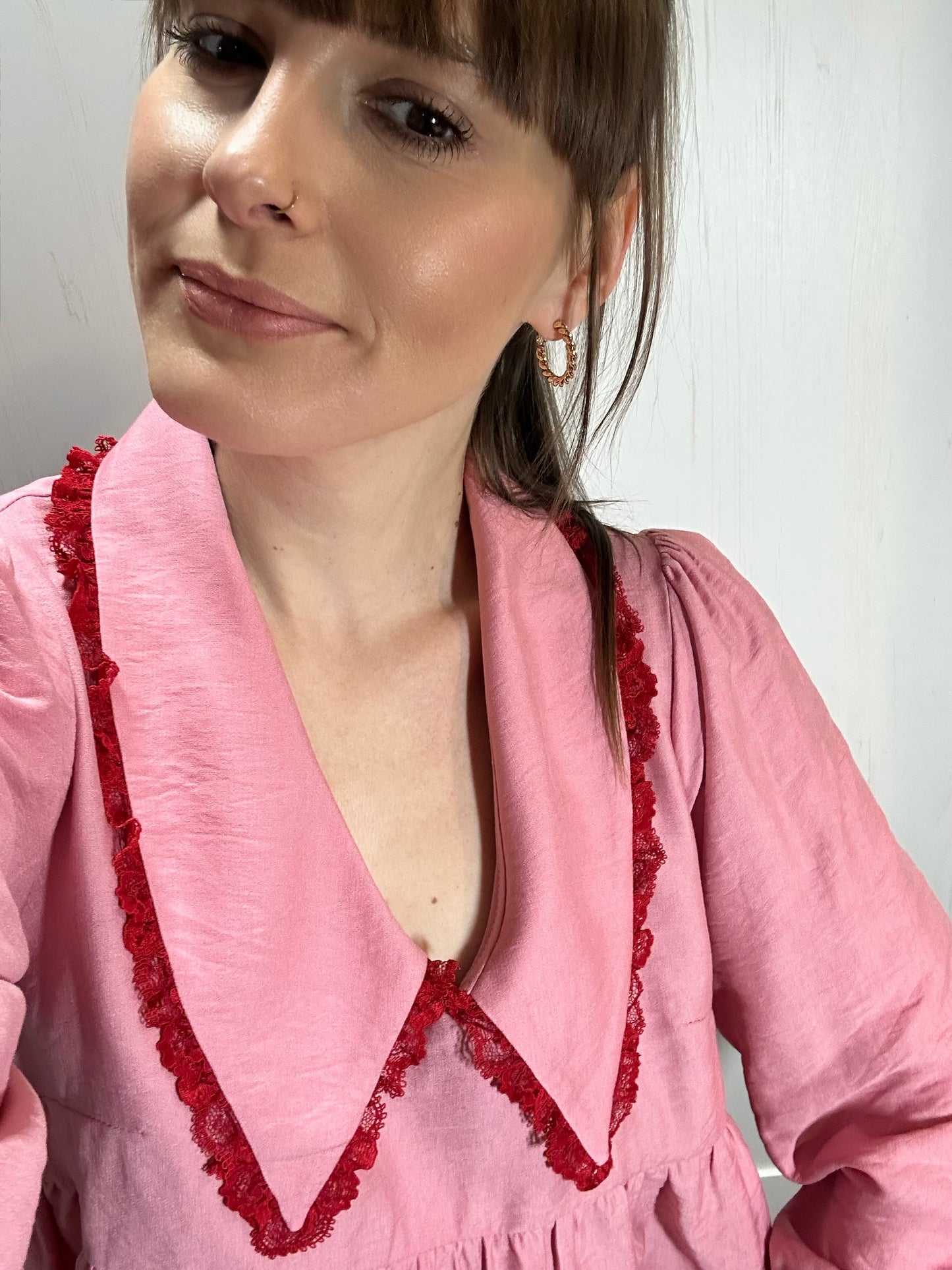 Bluzka Rubi Rose z ozdobam kołnierzem